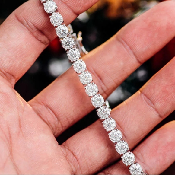 STUNNING 10K WG MOISSANITE TENNIS Bracelet🥰🤩 - Picture 2 of 16